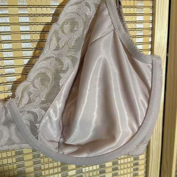 Vanity Fair Bra Cream Lace Mesh Underwire Minimizer Unlined 42D - Picture 13 of 14